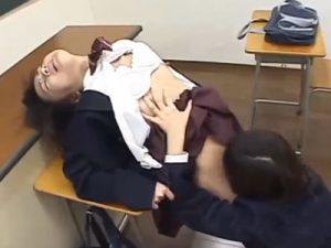 【クンニレズ動画】学校帰りの塾でノンケの制服JKがビアン女子校生にクンニ責めで犯される